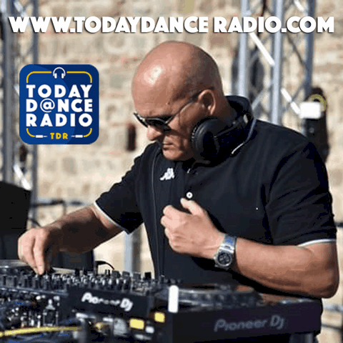 today dance radio and dj Claudio Simoni play the radio show the rhythm of house music